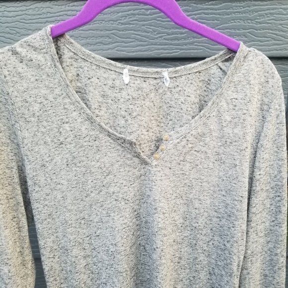 Lot of 4 Medium Shirts (2 tanks, two long sleeve) - Picture 3 of 15